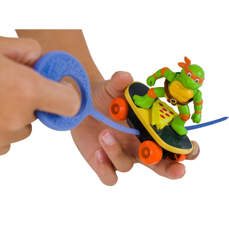 Carrinho de Corda Tartarugas Ninja Switch Kick Skaters - Leonardo